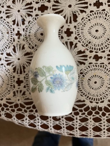 Wedgwood clementine bud - bud, vase