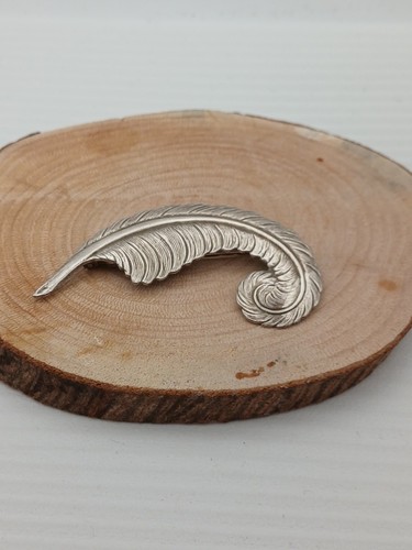 Vintage silver tone feather - silver,