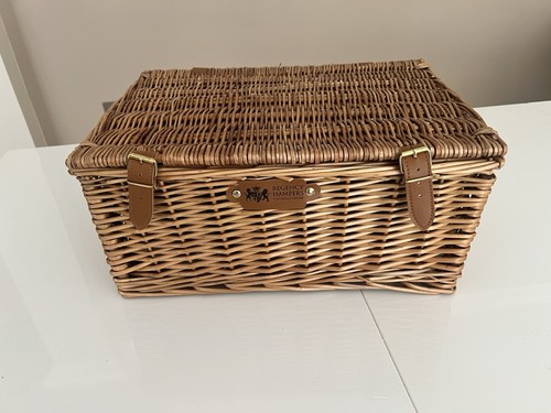 Wicker picnic hamper - picnic,