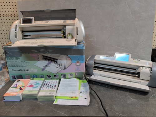 Cricut expression lot - 1,