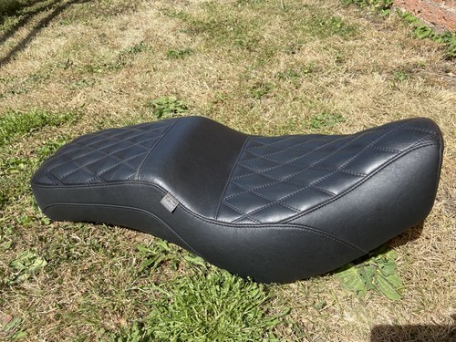 Mustang double diamond seat - ,