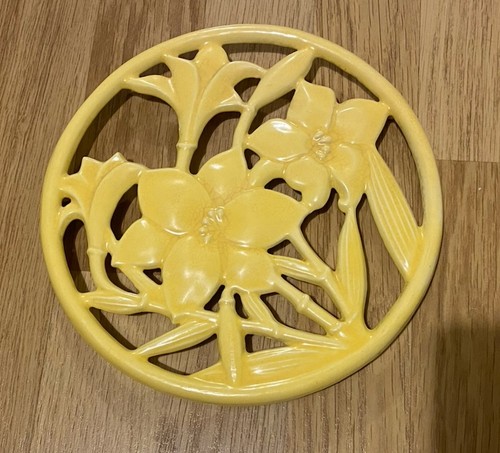 Cast iron buttercup - cast, yellow