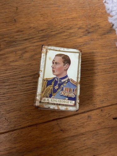 Antique matchbox cover - -, king