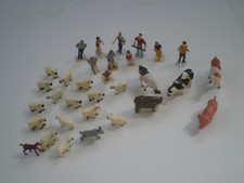 32 MINI FIGURES ASSORTMENT AND