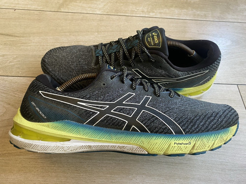 Black grey asics 2000 - grey,