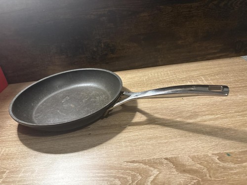 Creuset non stick frying - le,