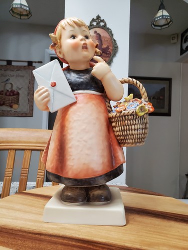 Beautiful goebel hummel - ,