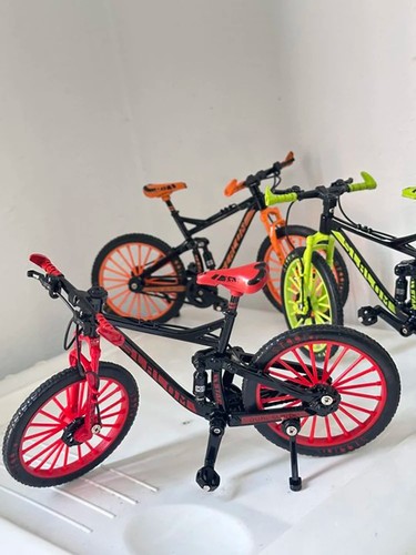 Mini mountain bike model - 1:10,