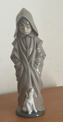 Nao lladro boy in hooded - , by