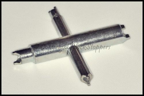 Clock dial centre hand nut - centre,