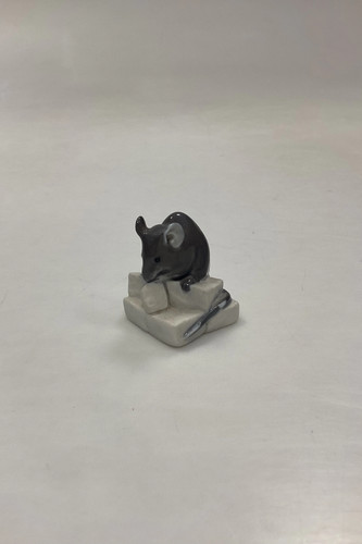 Royal copenhagen figurine - royal,