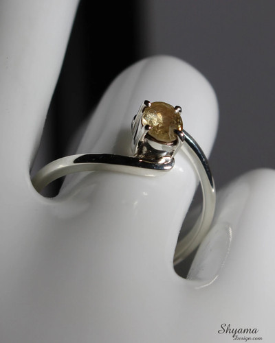 Natural yellow sapphire - yellow,