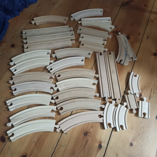 Wooden train track set 31 - train,