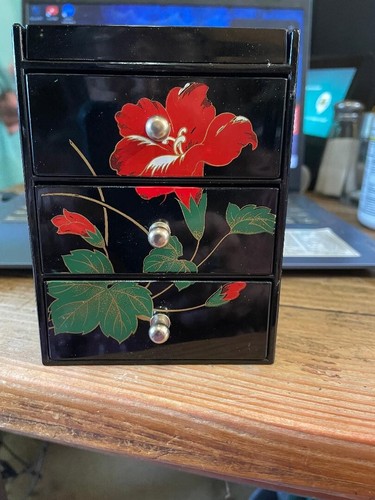 Black lacquer jewelry - black,