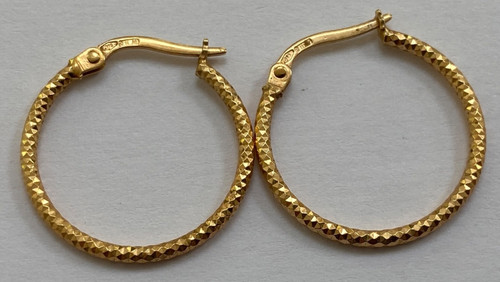 Beautiful medium 9ct - 9ct, gold
