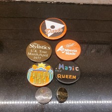 7 Pin Badges 1970s 1980s Queen Stylistics Showaddywaddy Beegees Darts Mystery