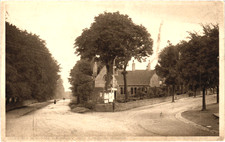 Banbury And London Roads Chipping Norton Oxfordshire Vintage Postcard
