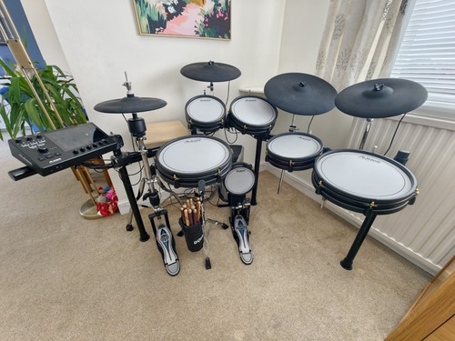 Alesis strata club - alesis,