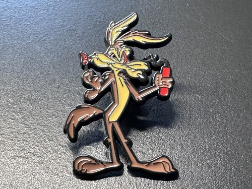 Wile coyote enamel pin badge - e,