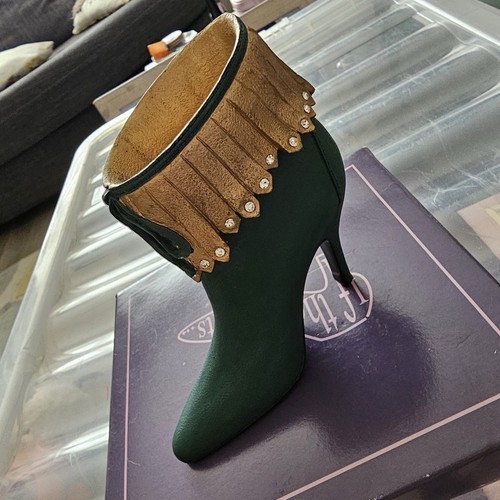 The shoe fits leonardo - the,