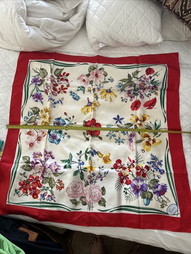 Authentic gucci scarf flowers - gucci,