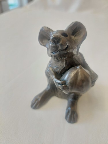 Mouse sculpture cold - mouse, cast