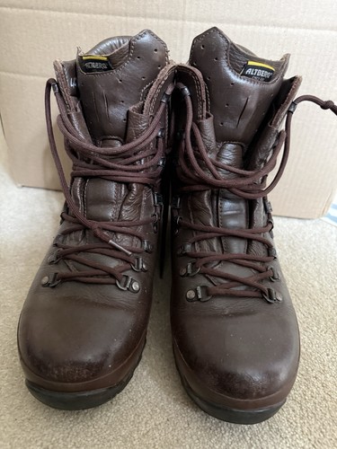 Altberg defender brown male - defender,