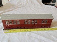 OO/HO LIMA ENGINE SHED WITH