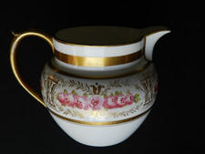 C.1900 WEDGWOOD CREAMER WITH HAND PAINTED ROSES AND GOLD GILT - 11CM