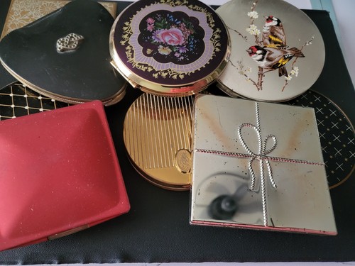 Mixed lot powder compacts - lot, of