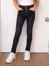Girls aged 10 Yazmin