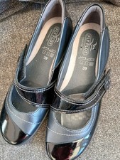 Very Good Condition Ladies Fly