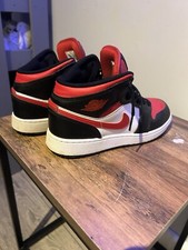 jordan 1 Mid red and black