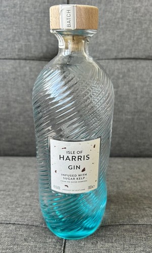 Isle harris gin bottle - isle,