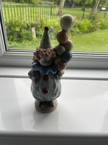 Lladro clown holding - lladro,