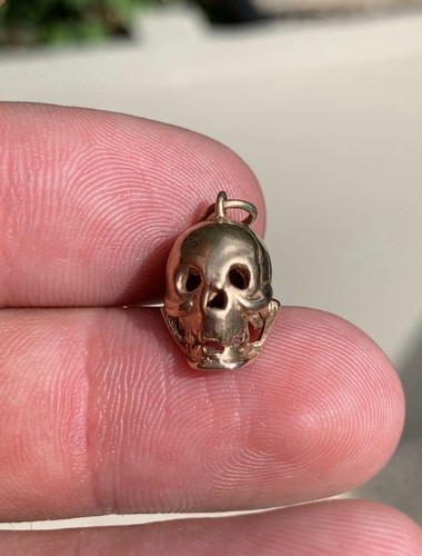 9ct gold articulated skull - gold,