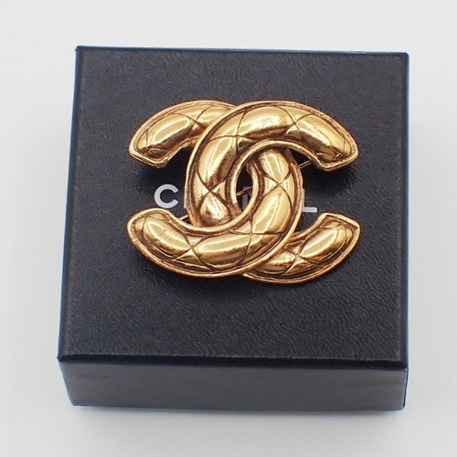 Chanel logo matelasse pin - logo,