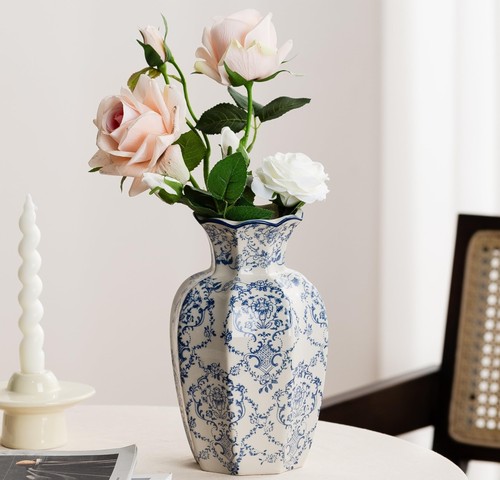 Blue and white vase vintage - blue,