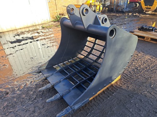 Riddle bucket excavator suit - ,