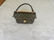 Louis Vuitton Pochette Metis