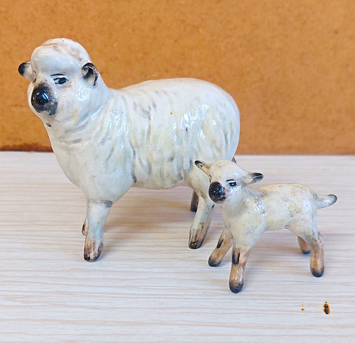 Beswick ceramic sheep - 2x,
