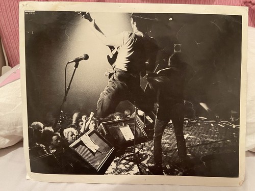 Subs on stage walkerprint - uk,