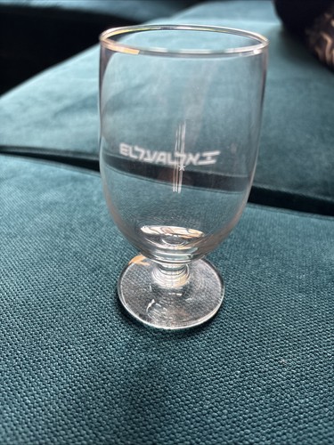 Airline onboard glass - el,