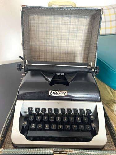 Lilliput junior typewriter - junior,