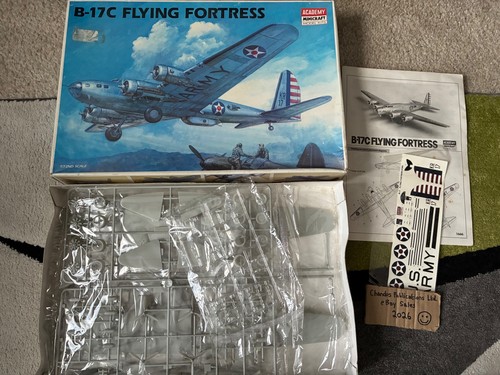 Academy 17c flying - 1/72,