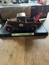 Ford 1934 Pickup Truck Road