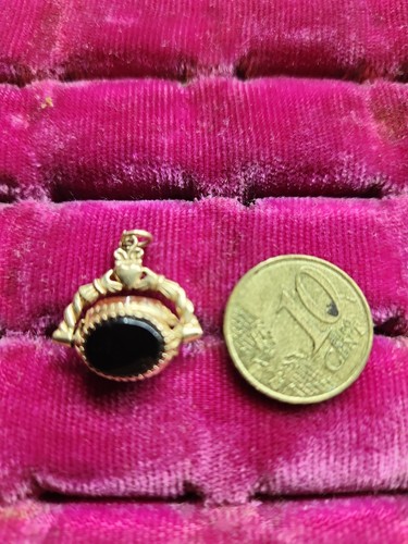 Irish claddagh face - 9k,
