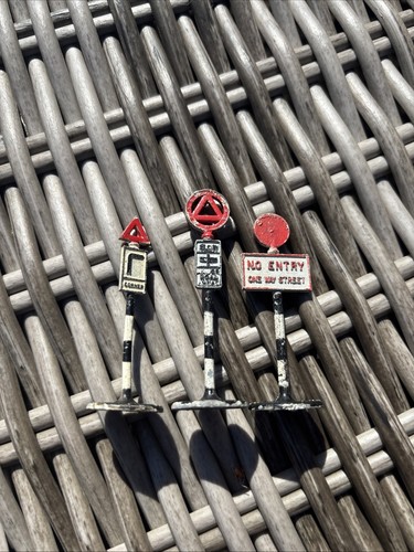 Dinky toys road signs - toys,