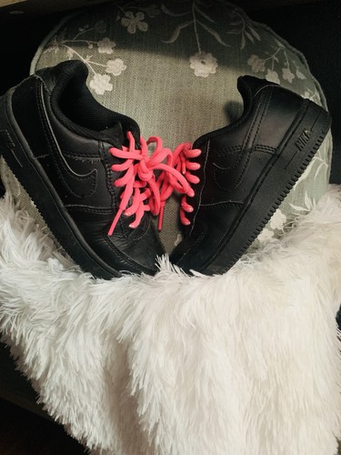 Pair girl nikes - 2,