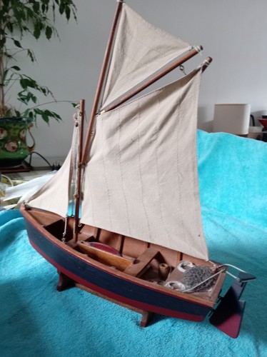 Vintage wooden sailing boat - sailing,